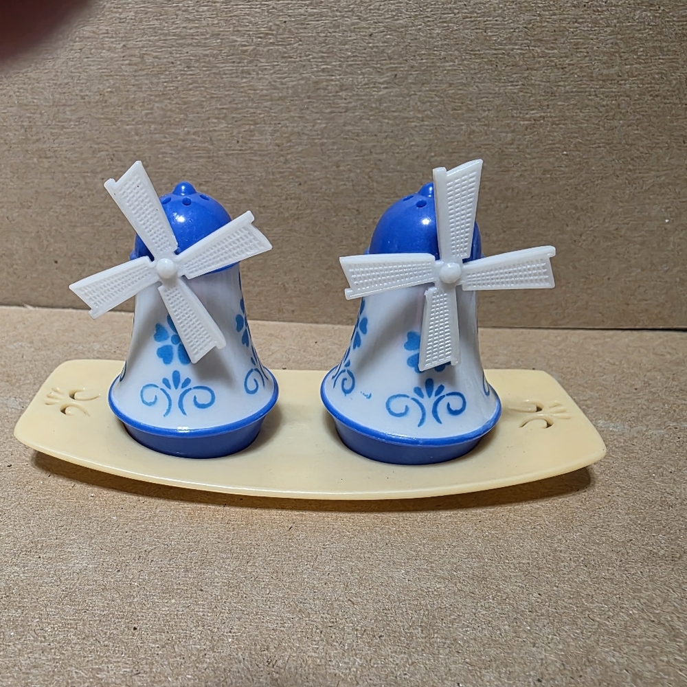 Vtg JBNY 1976 Windmill Salt Pepper Set # 164